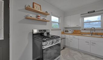 5 Lamar Dr, Athens, OH 45701