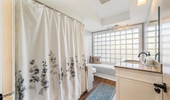 818 W MARQUETTE St, Appleton, WI 54914