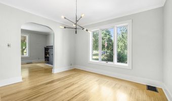 902 Midway Dr, Auburn, IN 46706