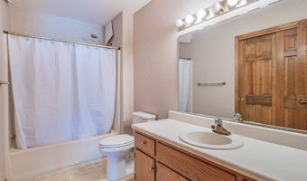 914 S Duesenberg Dr, Auburn, IN 46706