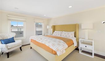 44 Tuckerman Ave, Middletown, RI 02842