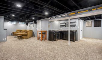 646 Dellwood Dr, Ann Arbor, MI 48103