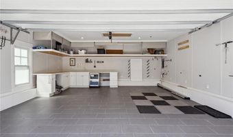 67 Caswell St, Narragansett, RI 02882