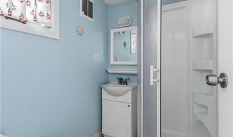 8 Presque Isle Trl, Narragansett, RI 02882