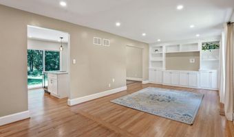 8614 BRAEBURN Dr, Annandale, VA 22003