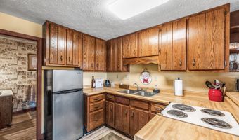 2416 Cherokee Dr, Bean Station, TN 37708