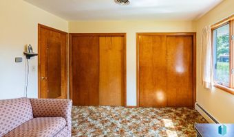 207 S 11th St, Beresford, SD 57004