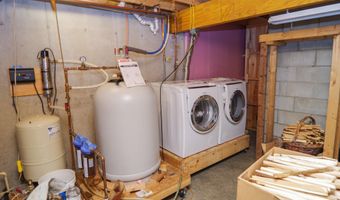 123 Richards Ln, Abbot, ME 04406