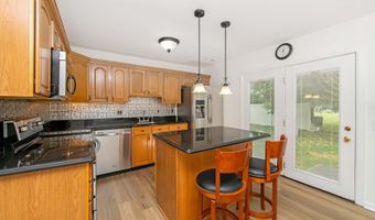 2 VILLAGE Ct, Audubon, NJ 08106
