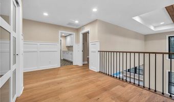 690 Club Dr W, Aurora, OH 44202