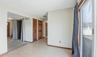 302 Willard Dr, Auburn, IN 46706