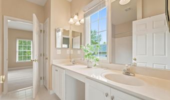 19704 STANFORD HALL Pl, Ashburn, VA 20147