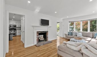 12 Granada Ter, Middletown, RI 02842