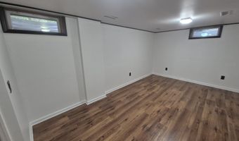 2 Dixon Rd, Danbury, CT 06811