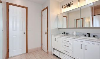 3 Larissa Ct, Airmont, NY 10952