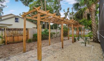 2286 LAKE FRANCIS Dr, Apopka, FL 32712