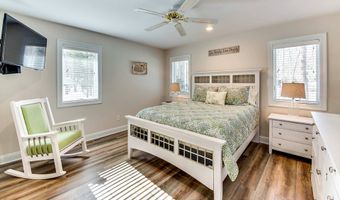 16 Woodedge Cir, Amagansett, NY 11930