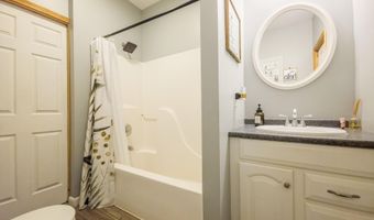 1 W Main St, Albion, IL 62806