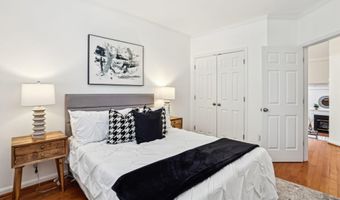 4691 LONGSTREET Ln 202, Alexandria, VA 22311