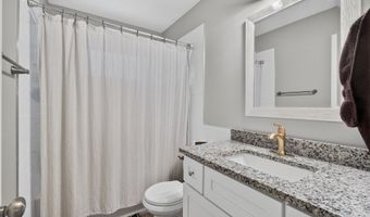 618 SE Lawrence Dr, Ankeny, IA 50021