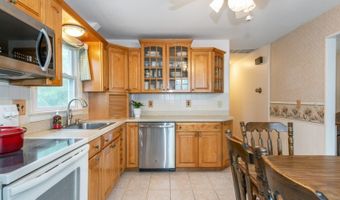 19 W Lakeview Rd, Alloway, NJ 07460
