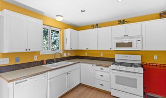 2320 NE Wells Acres Rd, Bend, OR 97701