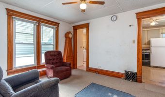 607 6th St, Ames, IA 50010