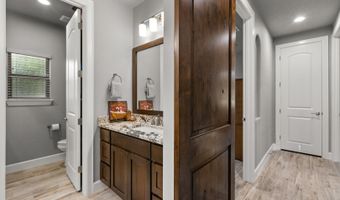 168 Bobby Lynn, Adkins, TX 78101