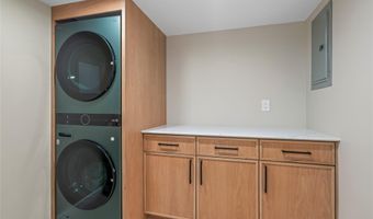 2 Lydia Ct, Albertson, NY 11507