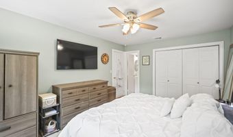 28 W Park Ave, Belford, NJ 07718