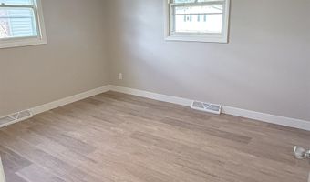 1517 NAVARINO St, Algoma, WI 54201