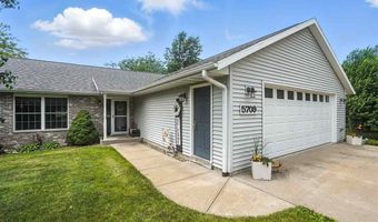 5709 Oak Crest Hill Rd SE, Riverside, IA 52327