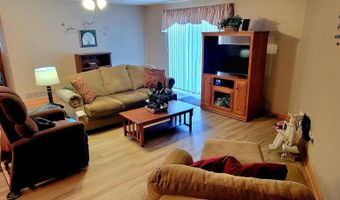 929 Circle Dr, Aberdeen, SD 57401