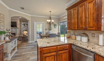 210 Sherwood Dr, Benton, LA 71006