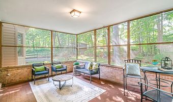 8402 CAMDEN St, Alexandria, VA 22308