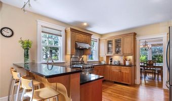 27 Cranston Ave, Newport, RI 02840