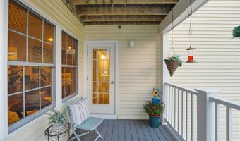 40 Saw Mill Dr 204, North Kingstown, RI 02852