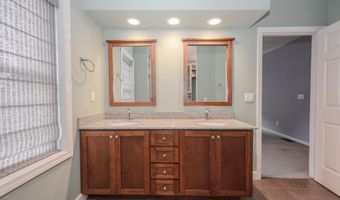 11 Mountain Rd, Bedford, NH 03110