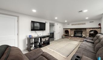 121 S 5th Ave, Brandon, SD 57005