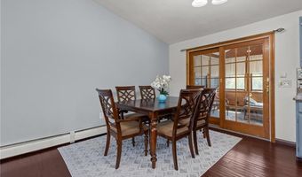 2 Dogwood Dr, Cranston, RI 02921