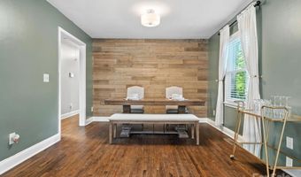 3839 Woodleaf Rd, Charlotte, NC 28205