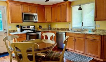 15 Deangelis Dr, Narragansett, RI 02882