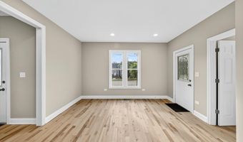 102 Center St, Algonquin, IL 60102