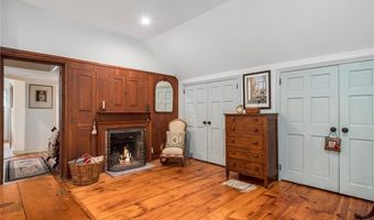 22 Brayton Rd, Smithfield, RI 02917