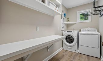 3536 N DICKERSON St, Arlington, VA 22207