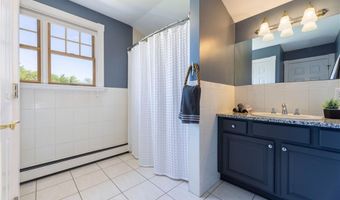 170 W Beach Rd, Charlestown, RI 02813