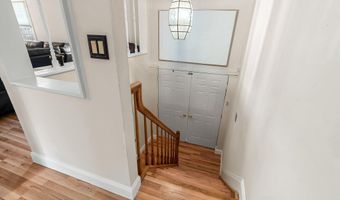 19 Elm St, Beachwood, NJ 08722