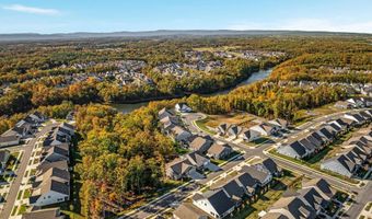 144 COWBIRD St, Lake Frederick, VA 22630