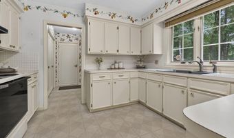 28 Buttonwood Rd, Bedford, NH 03110