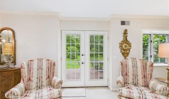 102 Pine Glen Dr, East Greenwich, RI 02818